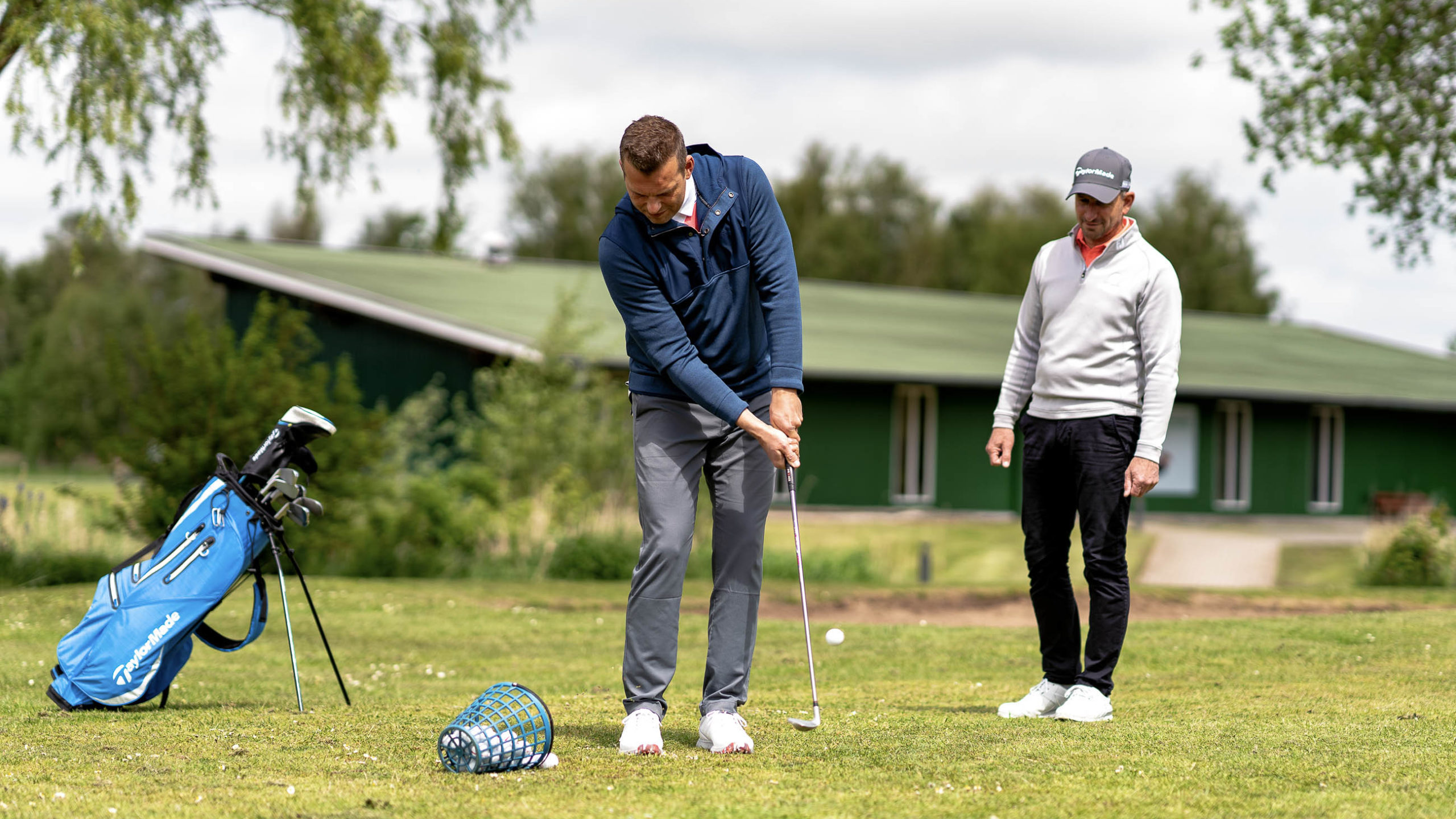 Golf Platzreife Teilnehmer im individuellen Training